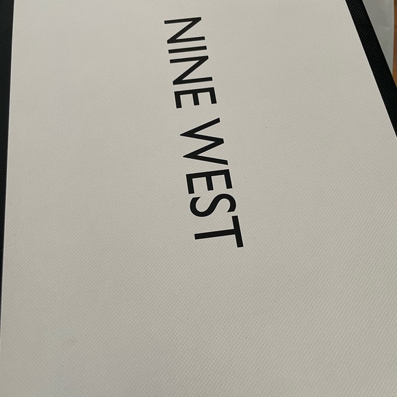 Metallic Sling back Sandals - Picture 8 of 8